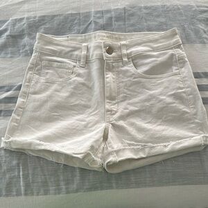 American eagle size 6 white shorts